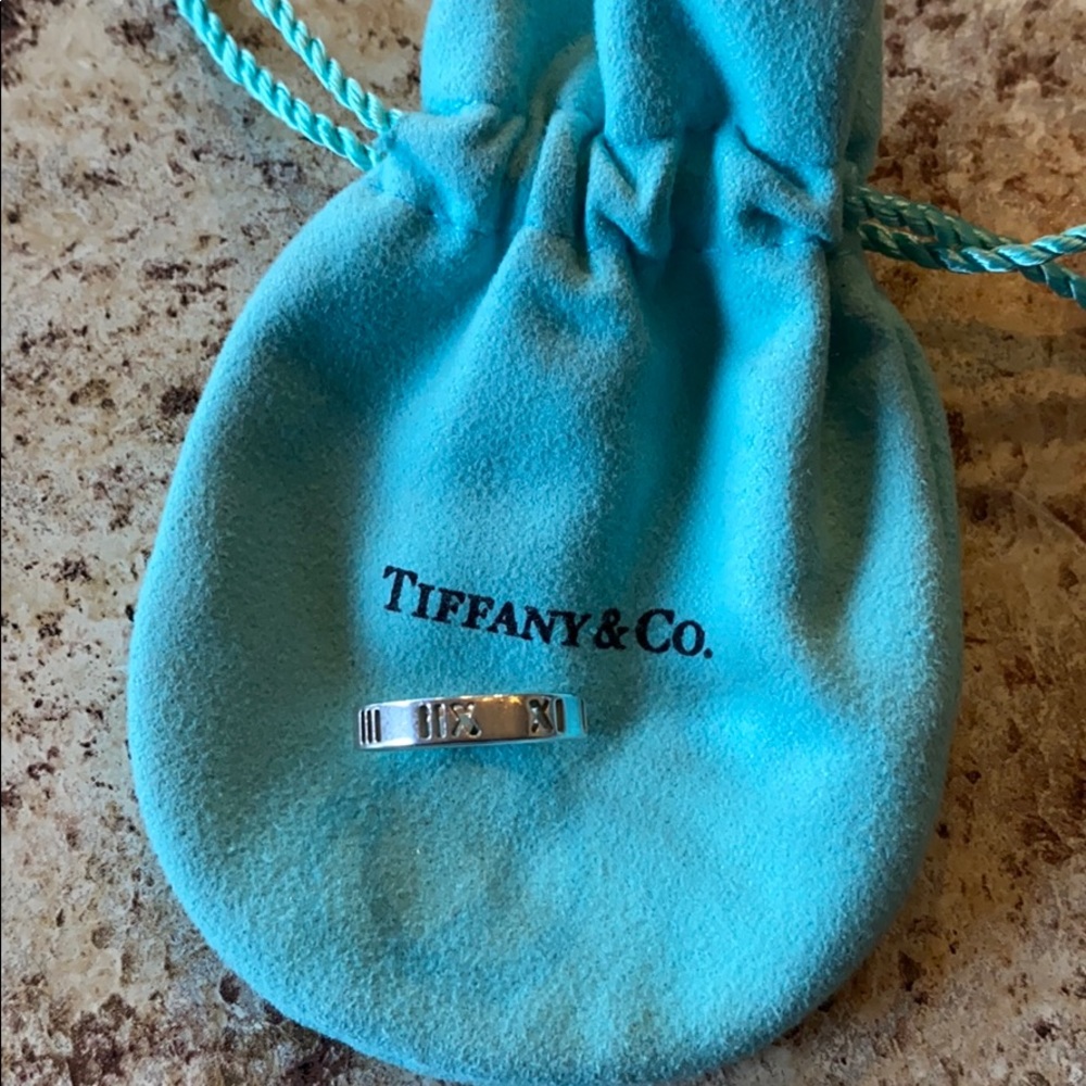 Excellent Condition Tiffany & Co. Ring. Size 5.